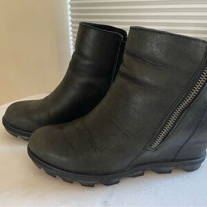 Sorel Black Ankle Boots with Rugged Sole and Zipper Closure